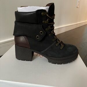 See By Chloe boots (size 8)- Perfect Conditon